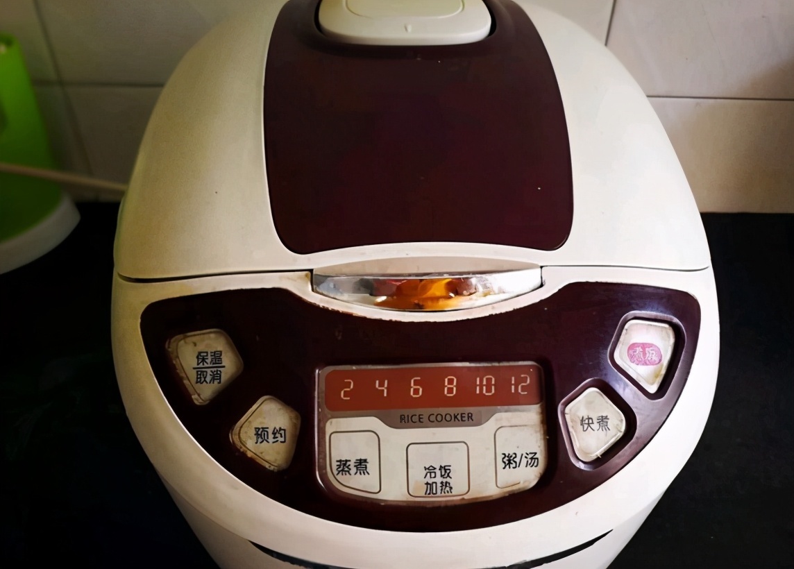 芋头|时蔬搭配腊肉和芋头，做出好吃一锅焖饭，饭菜一锅出，美味又方便