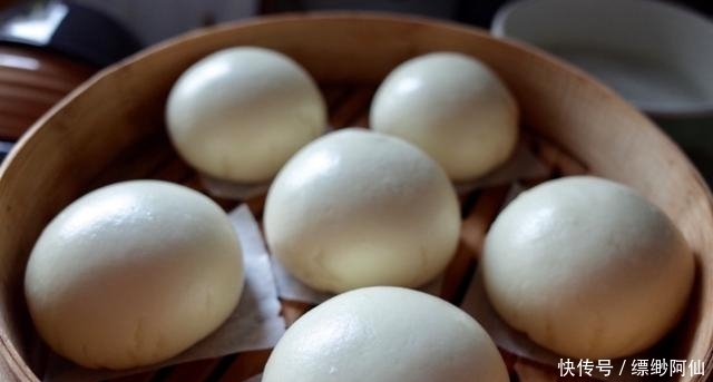 老酵面发|发面时,只放酵母就大错特错,多加此2样,蒸出来馒头又香又暄软