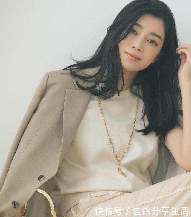 技巧 中年女人怎样穿这4个制造亮点的搭配技巧，显气质又能减龄几岁！