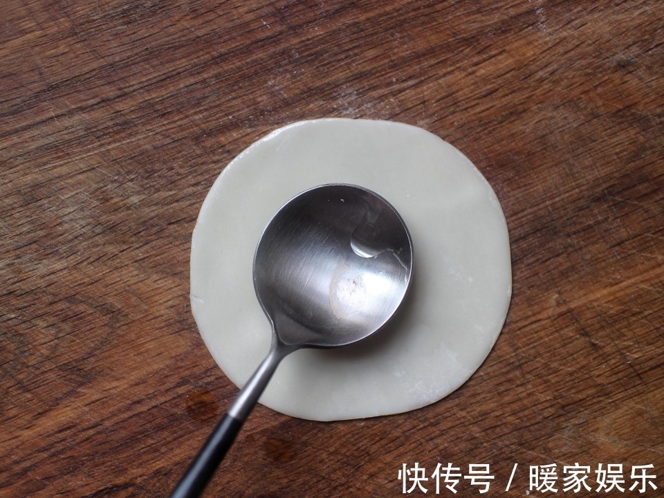 不揉面不发面,两分钟教会你做喷香好吃的葱油饼,从此早餐不用愁