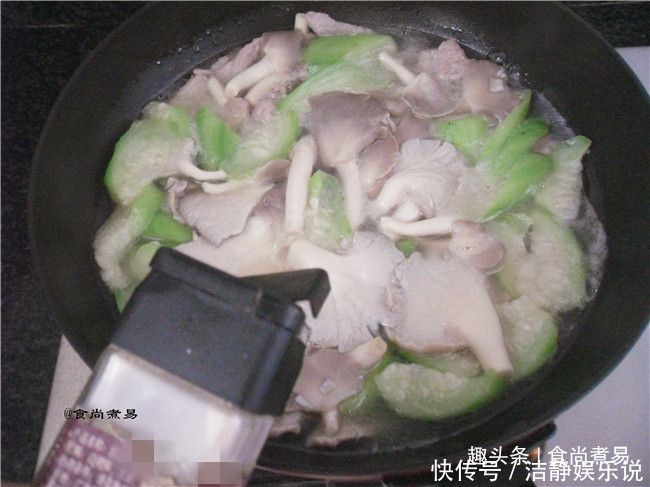 煮汤|进入深秋,我家三天两头喝这碗汤,十多块钱煮一锅,去燥润肌肤