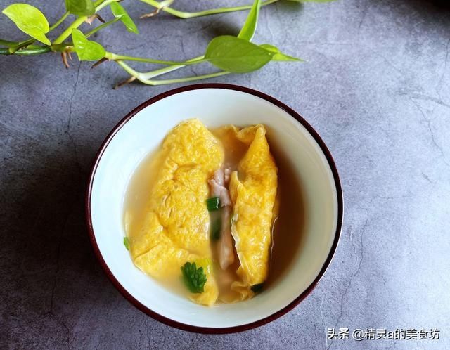 蘑菇|天凉了，适合早餐喝的汤，2样食材一起煮又鲜又香，家人很满意