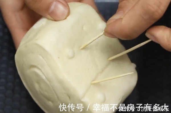 牙签|在馒头上插3根牙签，原来作用这么厉害，解决了生活中一大难题！
