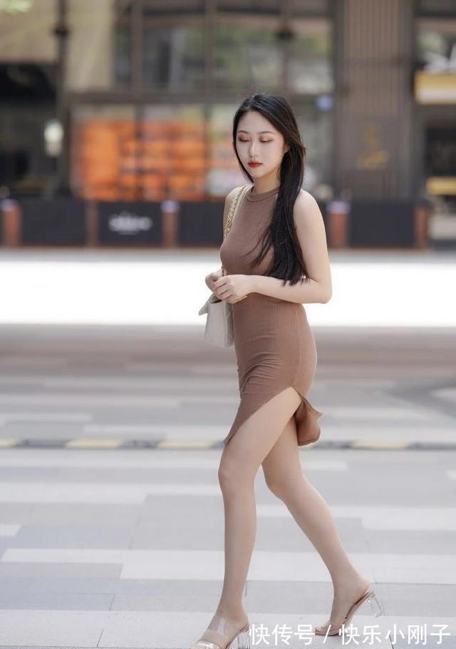 穿搭 连衣裙的紧身穿搭,简约百搭休闲显瘦,绽放青春时代的气质