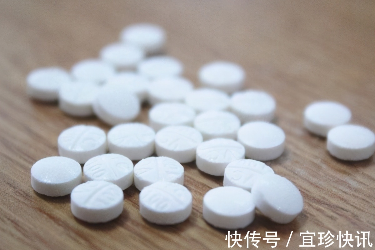 患有高血压|高血压者,若是刚吃过降压药,不要接着吃4种食物,包括一种水果