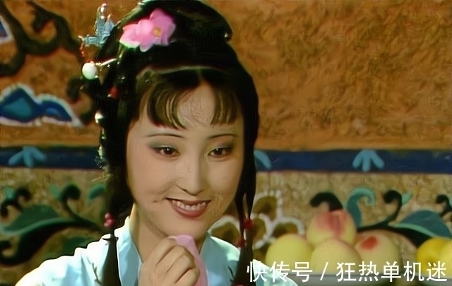 林黛玉#宝玉扔了黛玉的荷包,说出7个字后,林黛玉当场摔了手里的剪刀