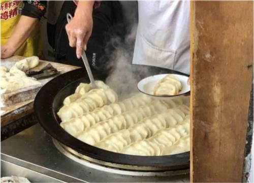全上海最实惠的点心店，牛肉清汤1元1碗锅贴6元4个，再不吃就没了