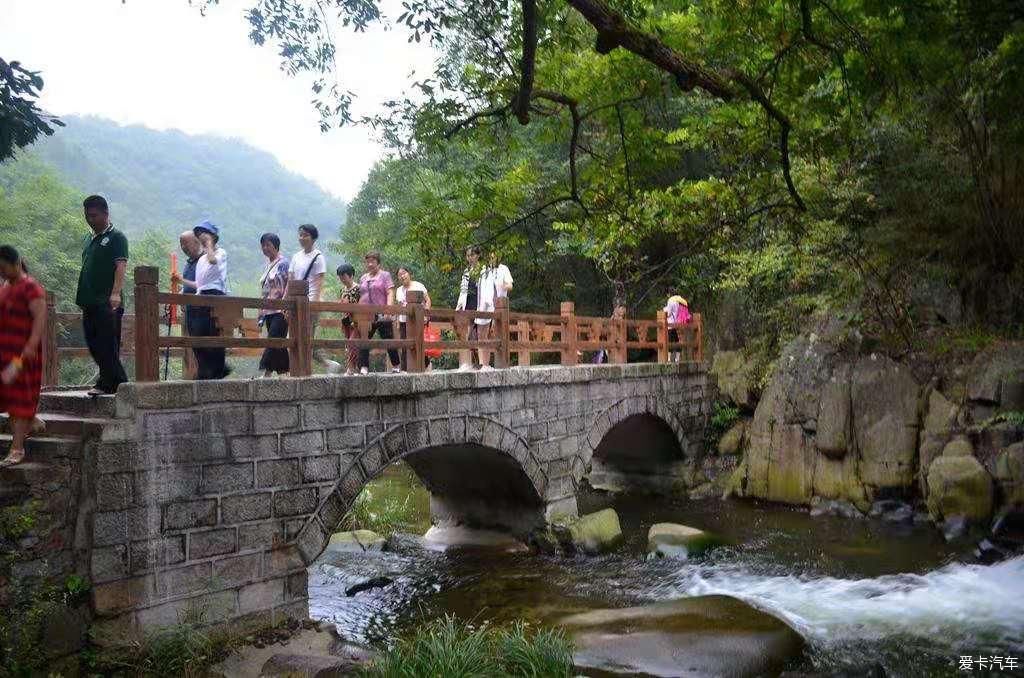 中年|西峡龙潭沟