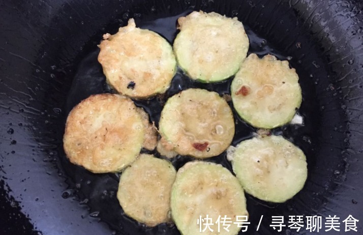 小饼|夏季最该吃的不是黄瓜，而是它，经常上火多吃点，做成小饼真好吃