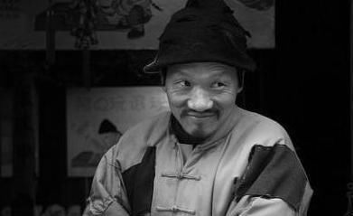 内心|品读《阿Q正传》,主人公就像压在石底的枯草,内心更充满了矛盾