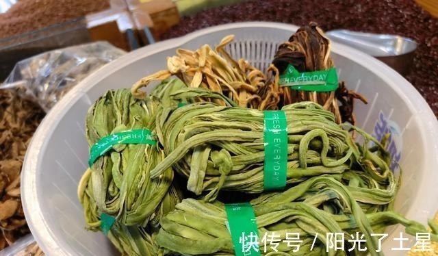 晒娘家晚餐,有肉有海鲜,青菜豆腐齐上桌,大人小孩吃得香!