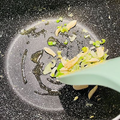 青椒木耳炒鸡蛋