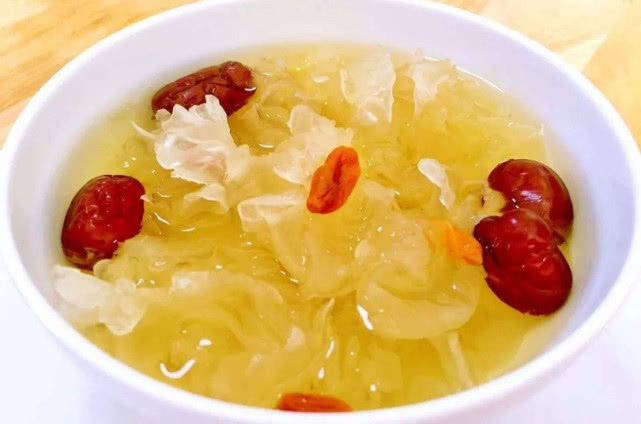 雌激素|更年期的女人，多吃4种食物，补充雌激素，失眠不见了，更显年轻