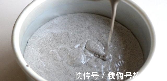 模具|黑米发糕做法，鸡蛋加牛奶上锅蒸一蒸，软糯香甜营养满满