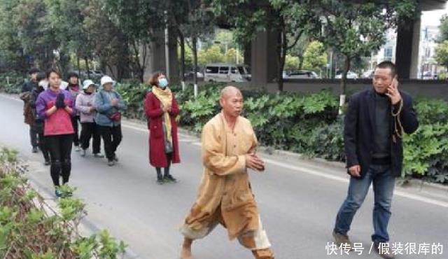 通慈法师:身穿百衲衣,三步一叩拜,苦行八年,只为心中大愿