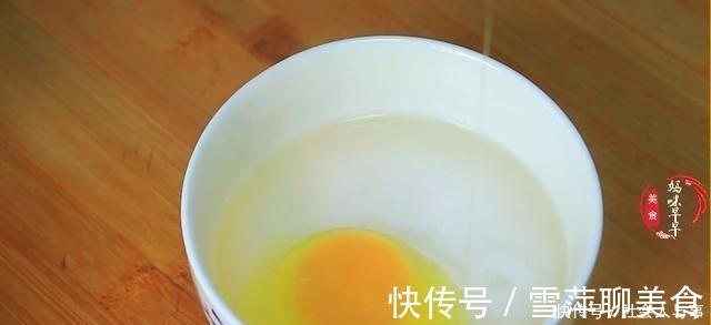 技巧|煮荷包蛋时，记得别水开下锅，掌握几个技巧，鸡蛋完整圆嫩不出沫