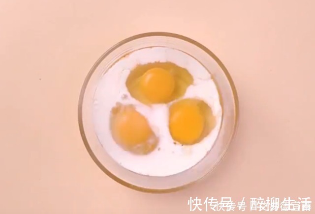 这个早餐饼是女儿的最爱，营养全面，早起15分钟就能搞定