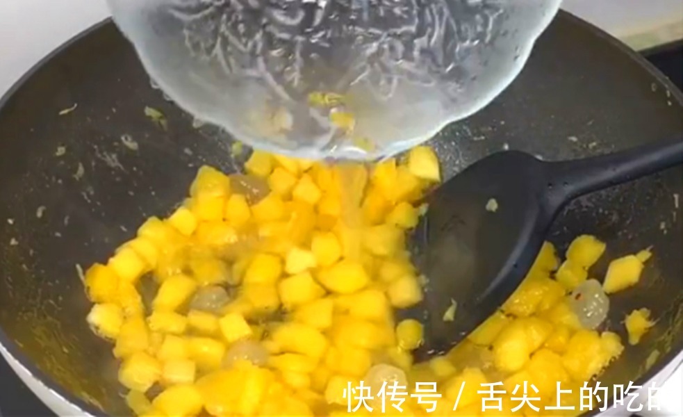 菠萝|天冷了，少吃香蕉多吃它，一次煮好存冰箱，随吃随取，特省事