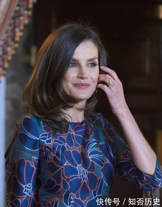 神秘戒指#莱蒂齐亚和她近几月不离手的神秘戒指:我终于知道是谁送给她的了