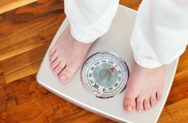 体重|男性身高170~180,体重多少斤算正常简单自测法,看你达标了没