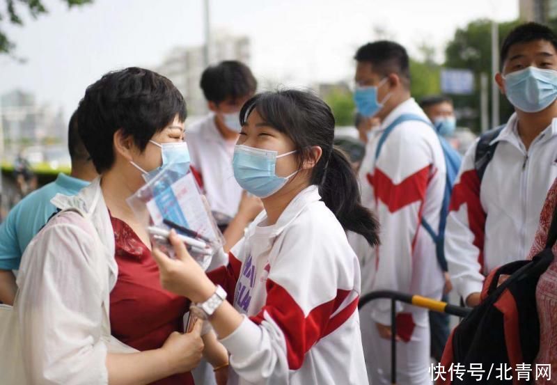北京青年|人大附中送考团一片“红”今年每3考场设1家长等候区