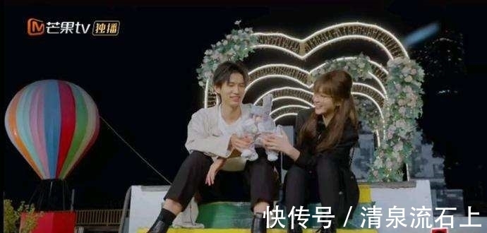 《女兒們的戀愛》第四季收官,周揚青選擇離開后,返回?fù)肀ш惾鹭S