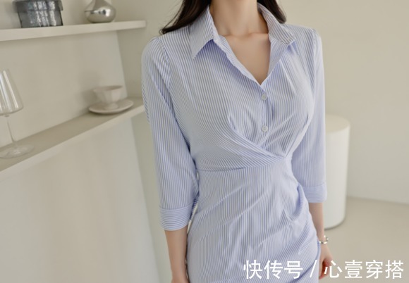 时尚|女神孙允珠时尚搭配:浪花沙砾芬兰浅空竖条纹衬裙