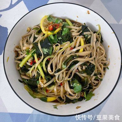 成就|#一勺葱伴侣，成就招牌美味#凉拌荞麦面
