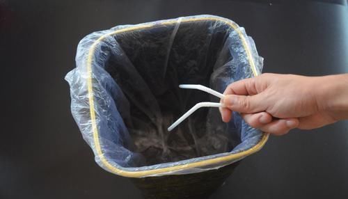 垃圾桶|垃圾桶里放2根吸管, 没想到作用这么大, 看完您会感谢我的