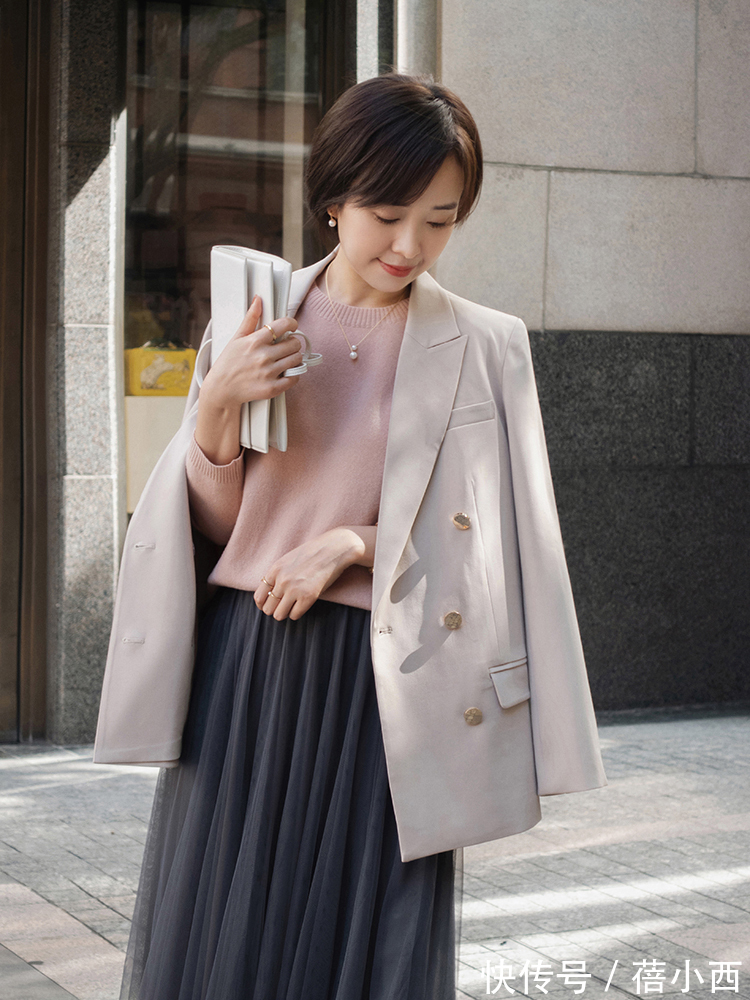 围巾 职场女性还是穿“西装”最高级,搭配裤子、半身裙,优雅又有范儿
