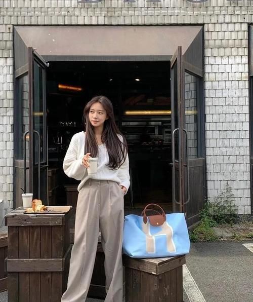 卫衣 + 靴子,毛衣 + 阔腿裤,这20套早春穿搭,好看极了