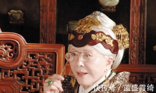 皇家@贾元春死后,太监送出一匹锦,贾母见后大吃一惊,贾府要完了!