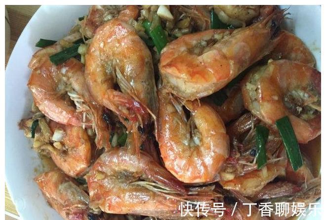 西兰花|在家给婆婆过生日,我特意下厨做一桌菜讨喜,饭后老公还说我小气