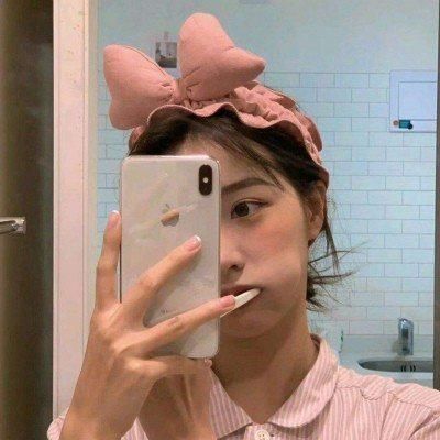 精致|女孩子五官不精致没关系,常做这4个动作,会让你“悄悄”变美哦