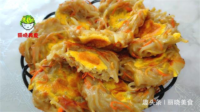 2个土豆4个鸡蛋,教你做好吃的土豆饼,当早餐,少油健康还营养