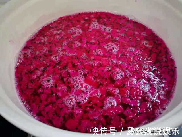 凉粉|入伏后，吃水果别忘了吃它，一煮一冻，晶莹剔透又软嫩，真解暑