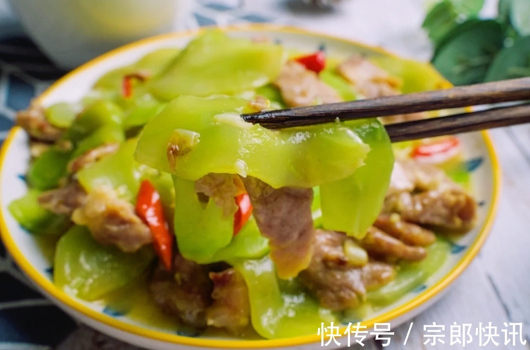 莴笋|美食家常菜推荐莴笋炒肉，凉拌莴笋，爆炒麻辣鸡胗，爽口开胃