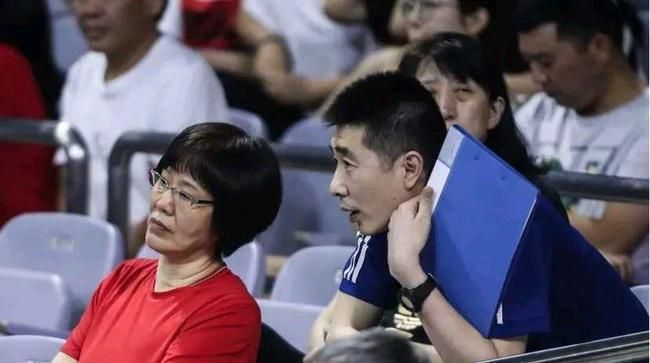 女排|他是郎平的左膀右臂,为什么安家杰退出了中国女排主教练的竞争?