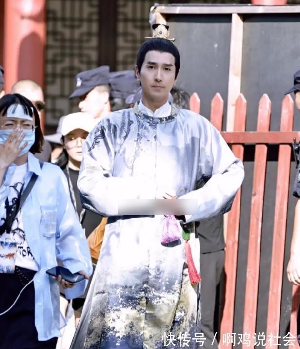 来袭|《明侦》后又一推理综艺来袭关晓彤成团宠，五位男神太养眼了