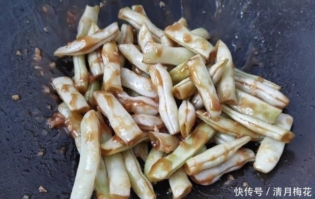 简单|立夏后,遇到这菜我一买就是5斤,比茄子香,比黄瓜鲜,做法简单