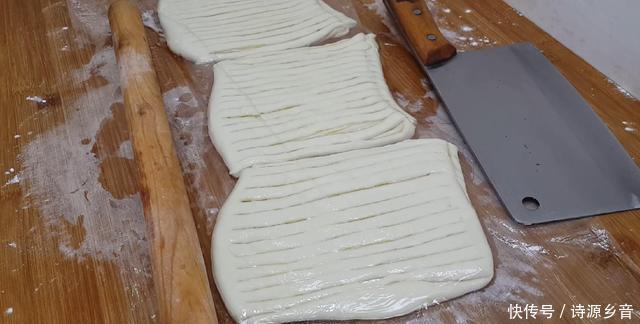金丝手抓饼|面粉这样做太香了,开水一烫,做出创意手抓饼,做一次三天不起早