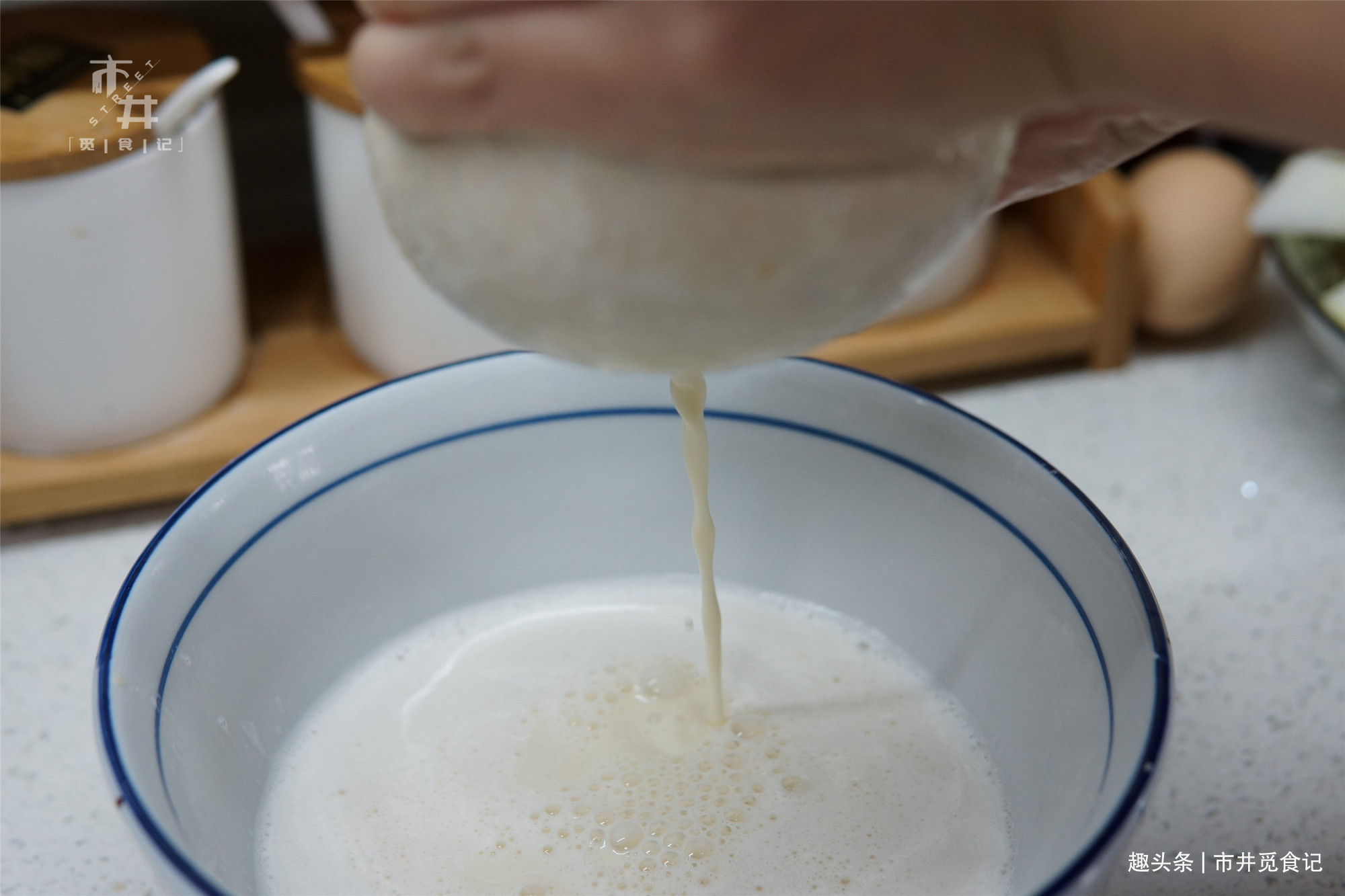 做豆腐脑的高级做法,不用任何卤水,1个鸡蛋搞定,香滑细腻