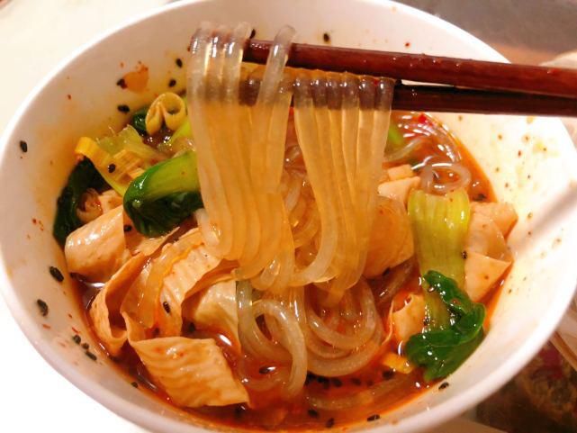  自制|在家自制酸辣粉，简单方便，安全放心无添加，味道不比外面差