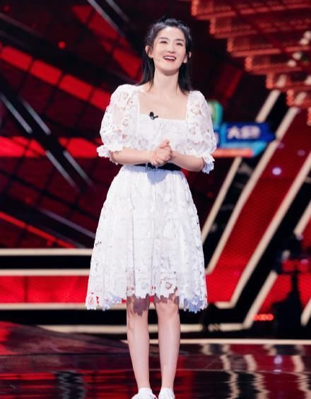 《脱口秀大会4》谢娜出场即炸,选手整体表现不佳,周奇墨晋级