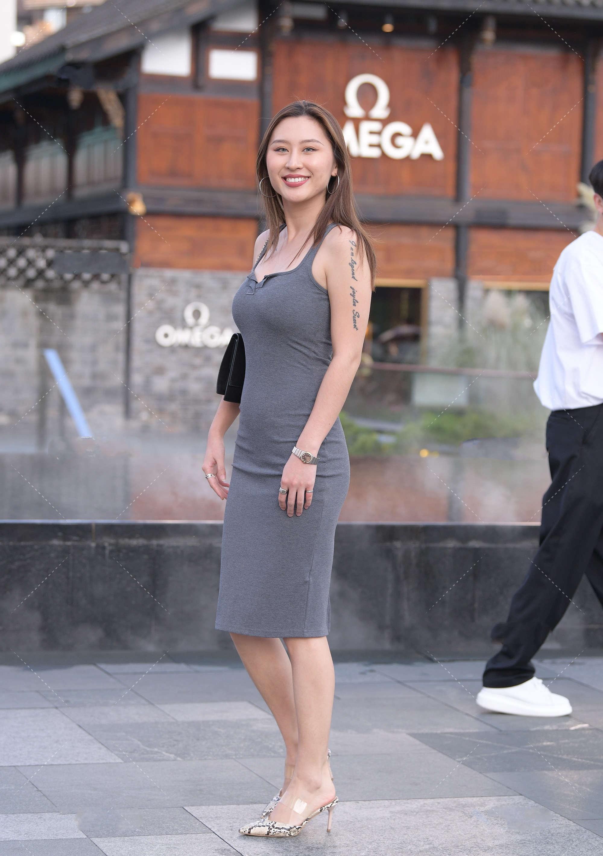 青春|灰色休闲运动连衣裙,活力满满,青春又时尚