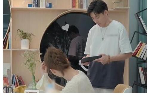 小孔|心动4：女2因小孔跟男1闹脾气，baby怒呼换我真的扔了，入戏太深