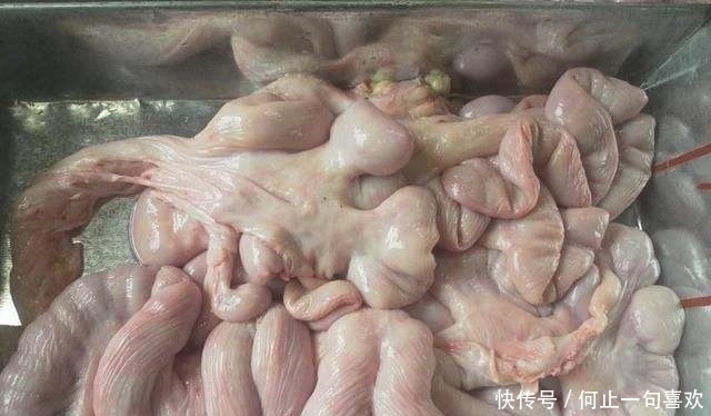 尴尬|饭局上,如果看到这种菜,女人可以少吃,但别多问,否则很尴尬!