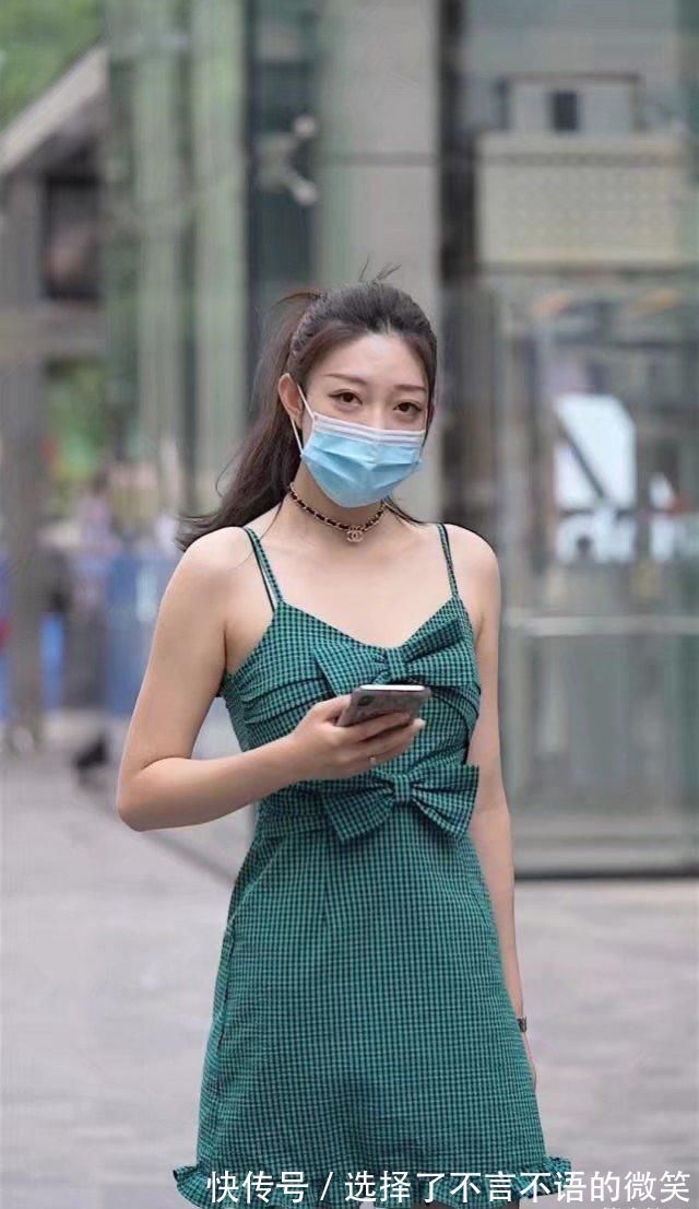 大表姐 谁说绿色不流行,大表姐这样一款吊带裙,出门回头率超高