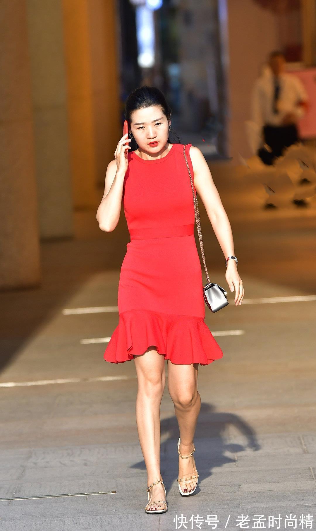 搭配|红色连衣裙,搭配高跟鞋,穿出清爽靓丽之美