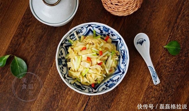  蒜黄这个做法，不用鸡蛋不用肉，比吃鱼吃肉还香，比白菜都受欢迎